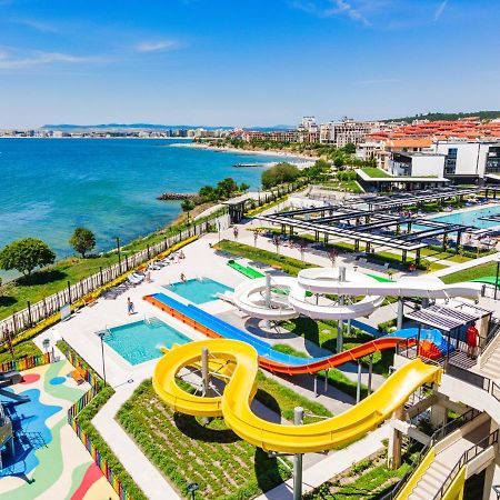 Voya Beach Resort Szveti Vlasz Kültér fotó View of the water park