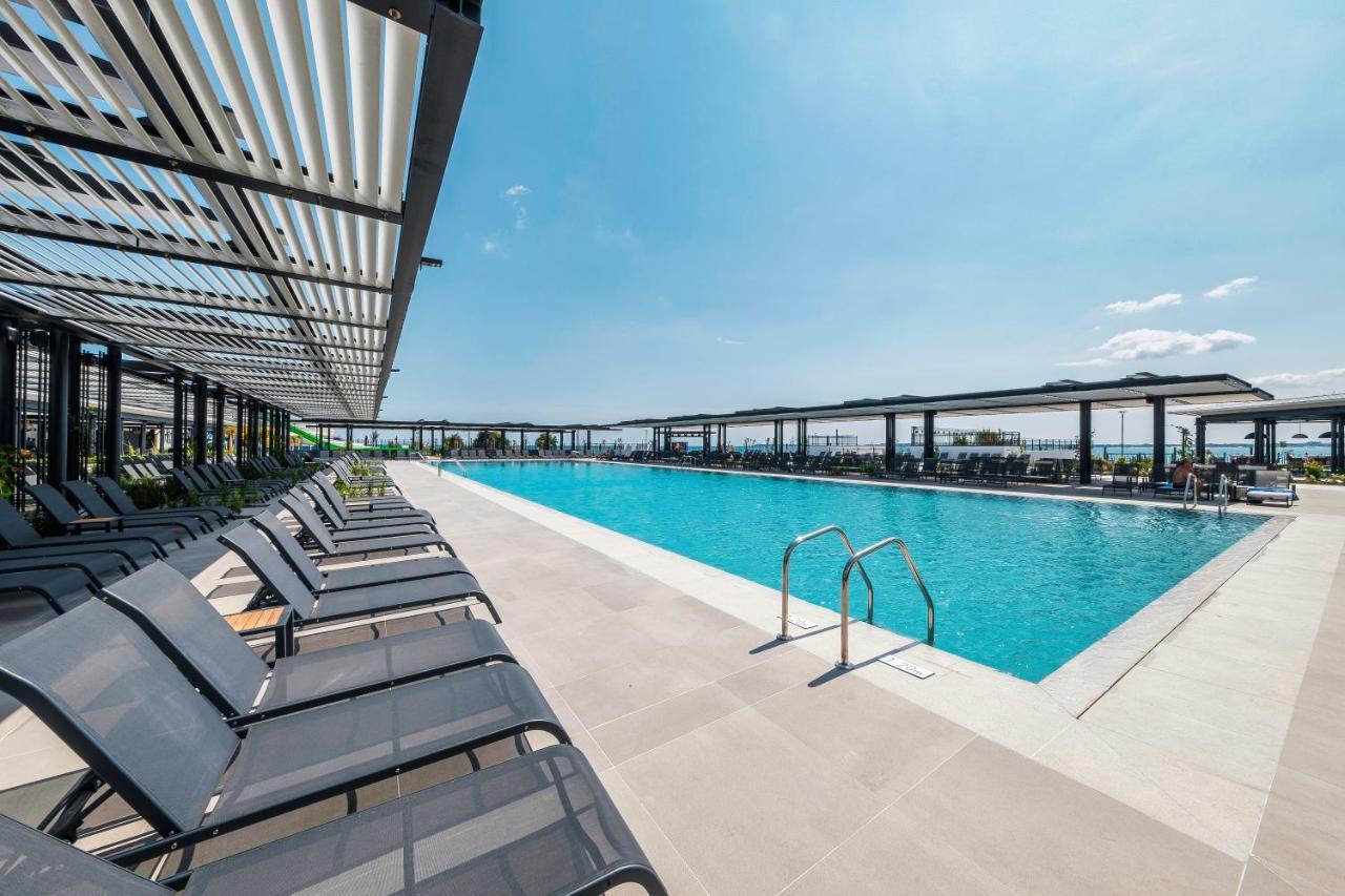 Voya Beach Resort Szveti Vlasz Kültér fotó Skyline pool