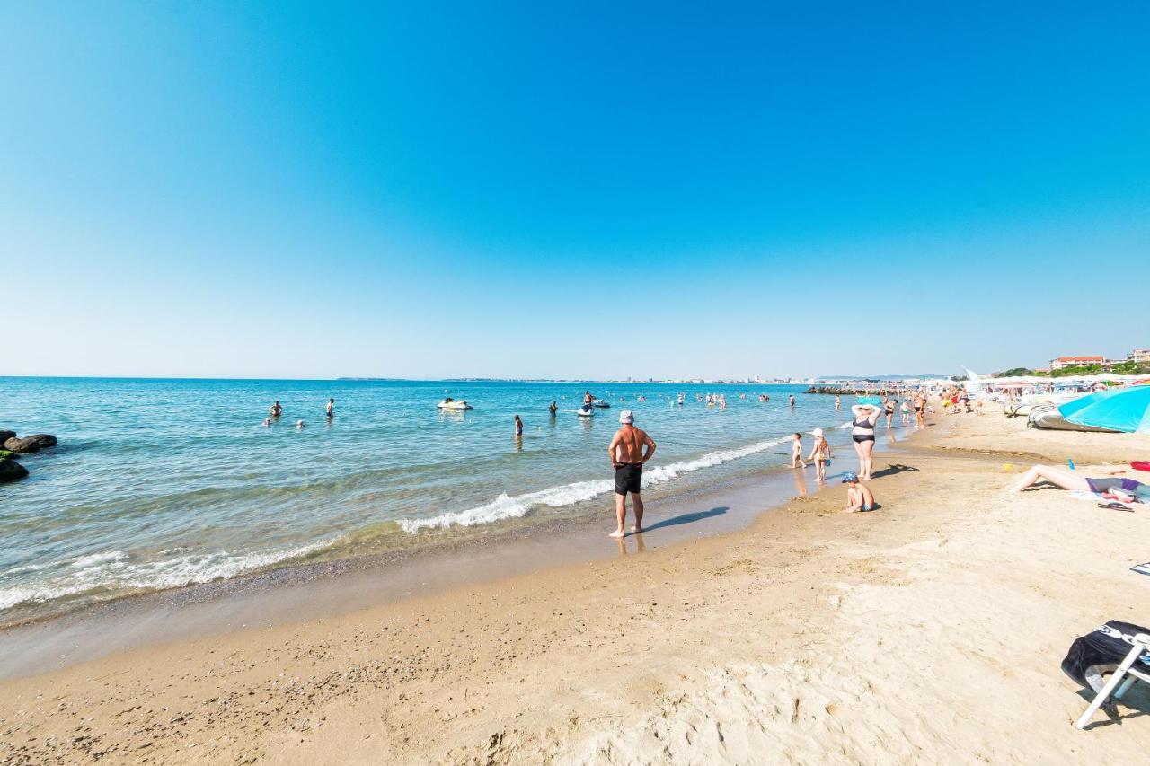 Voya Beach Resort Szveti Vlasz Kültér fotó The beach at Port-la-Nouvelle