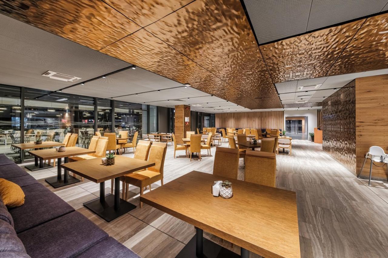 Voya Beach Resort Szveti Vlasz Kültér fotó The lounge at Terminal 1