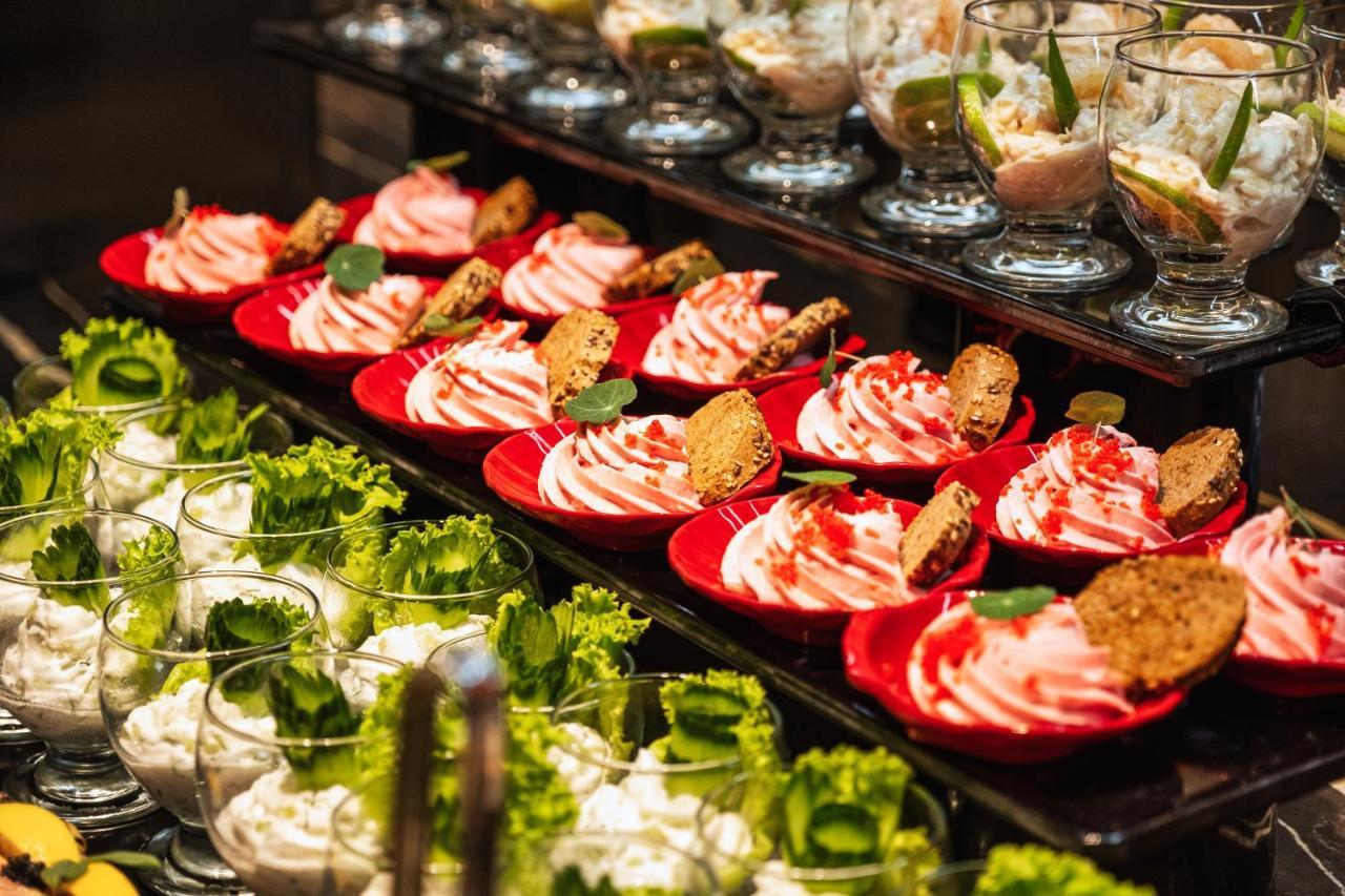 Voya Beach Resort Szveti Vlasz Kültér fotó A buffet