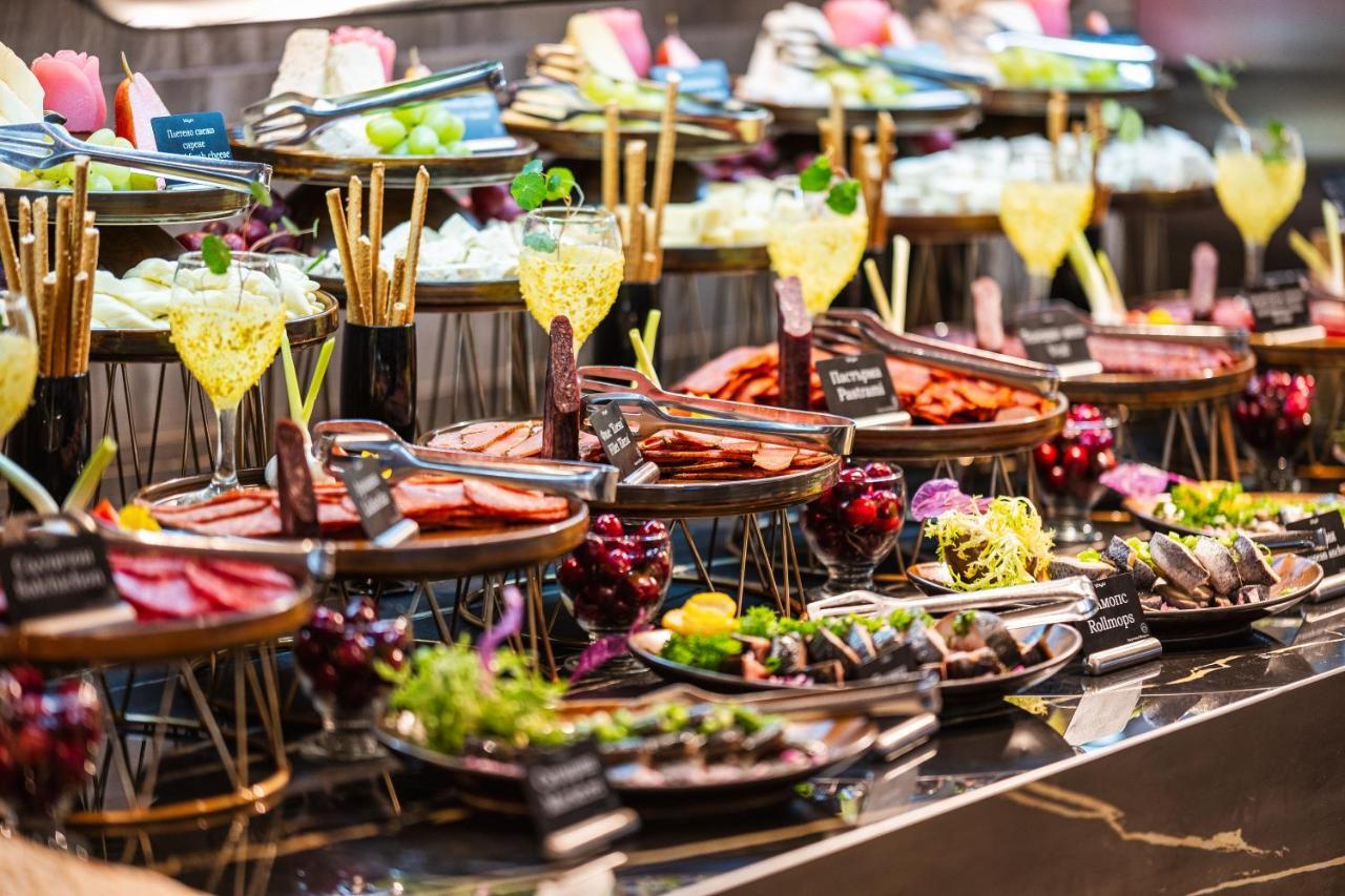 Voya Beach Resort Szveti Vlasz Kültér fotó A buffet