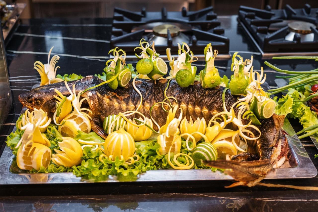 Voya Beach Resort Szveti Vlasz Kültér fotó A whole grilled grouper