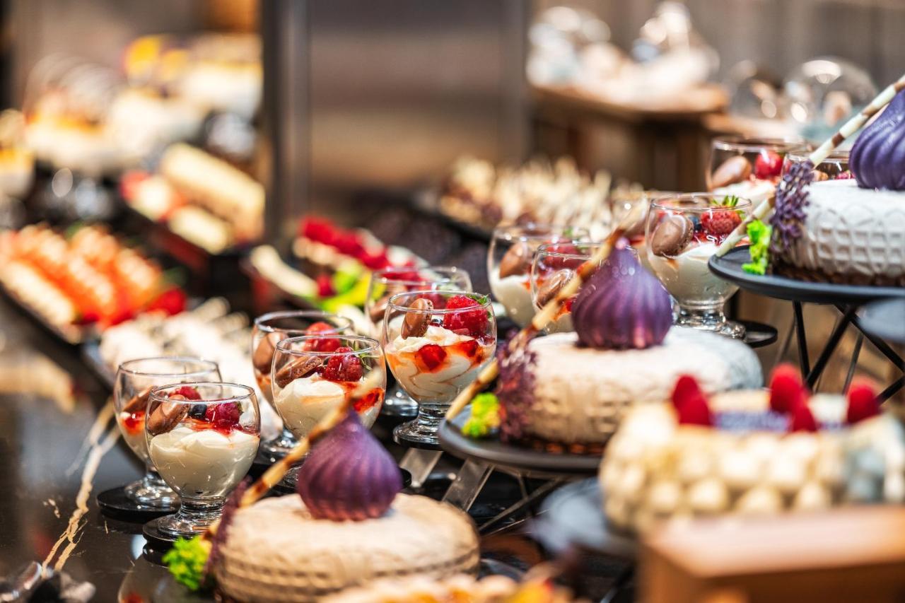 Voya Beach Resort Szveti Vlasz Kültér fotó A dessert buffet