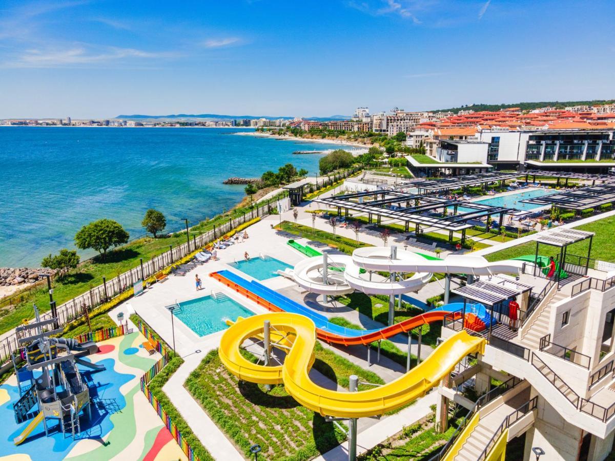Voya Beach Resort Szveti Vlasz Kültér fotó View of the water park