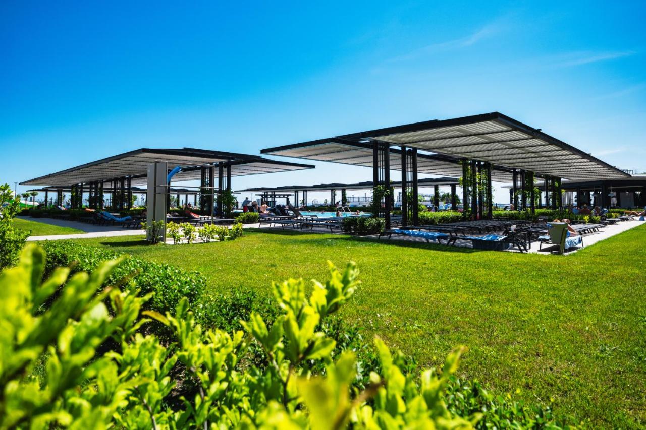 Voya Beach Resort Szveti Vlasz Kültér fotó The rooftop garden